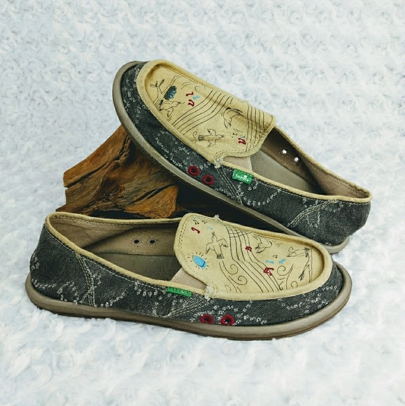 sanuk size 10